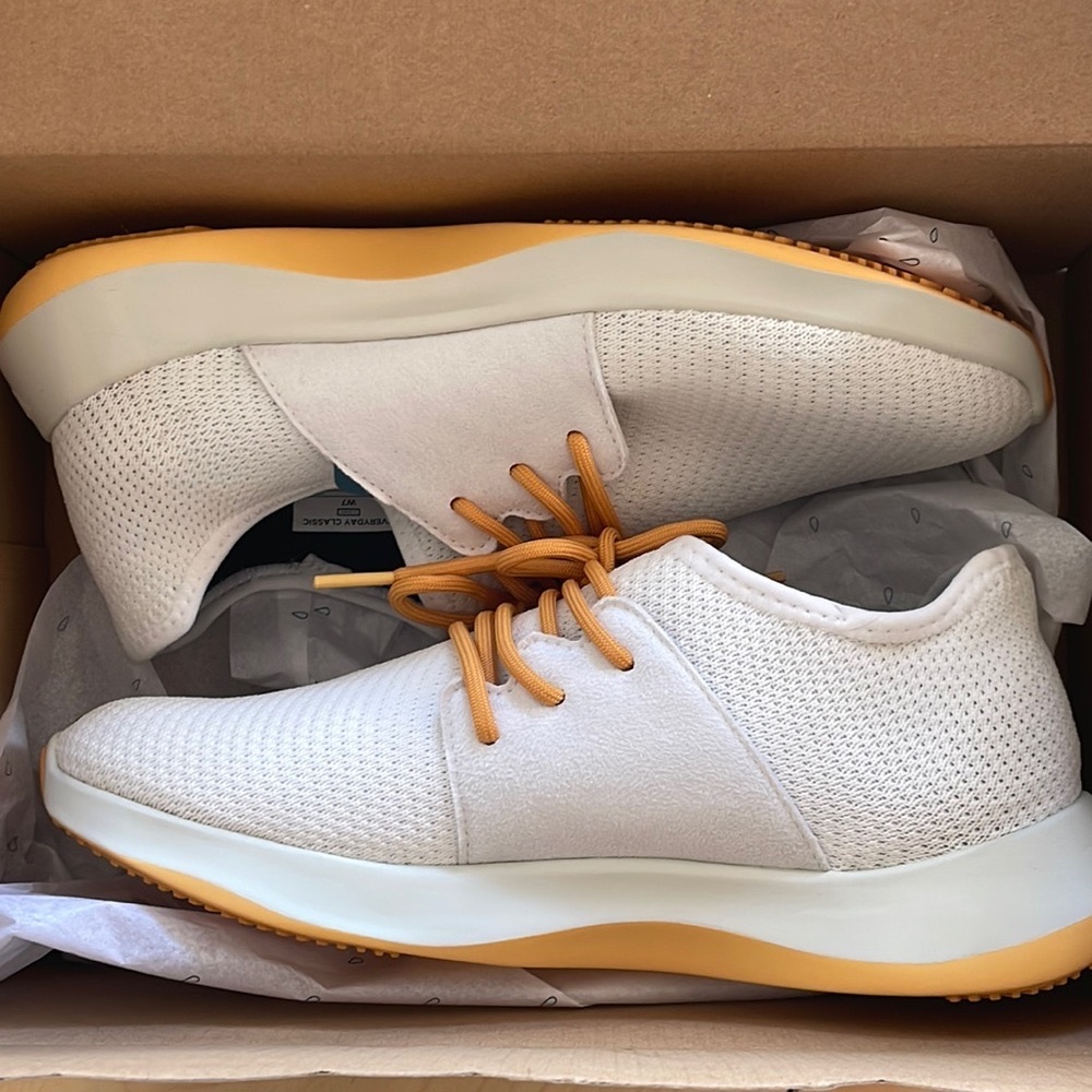 VESSI Waterproof Sneaker US7.5 or US8
